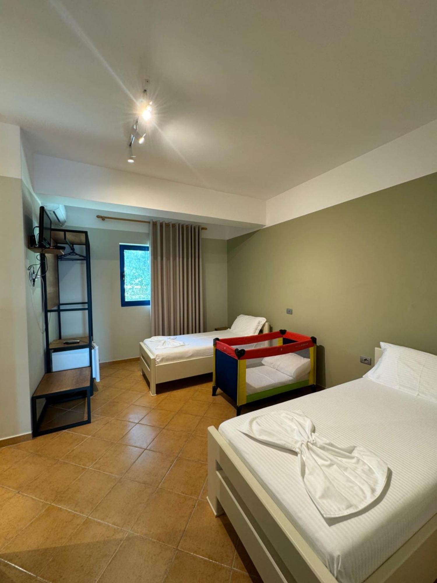 Hotel Cekodhima Radhimë Extérieur photo