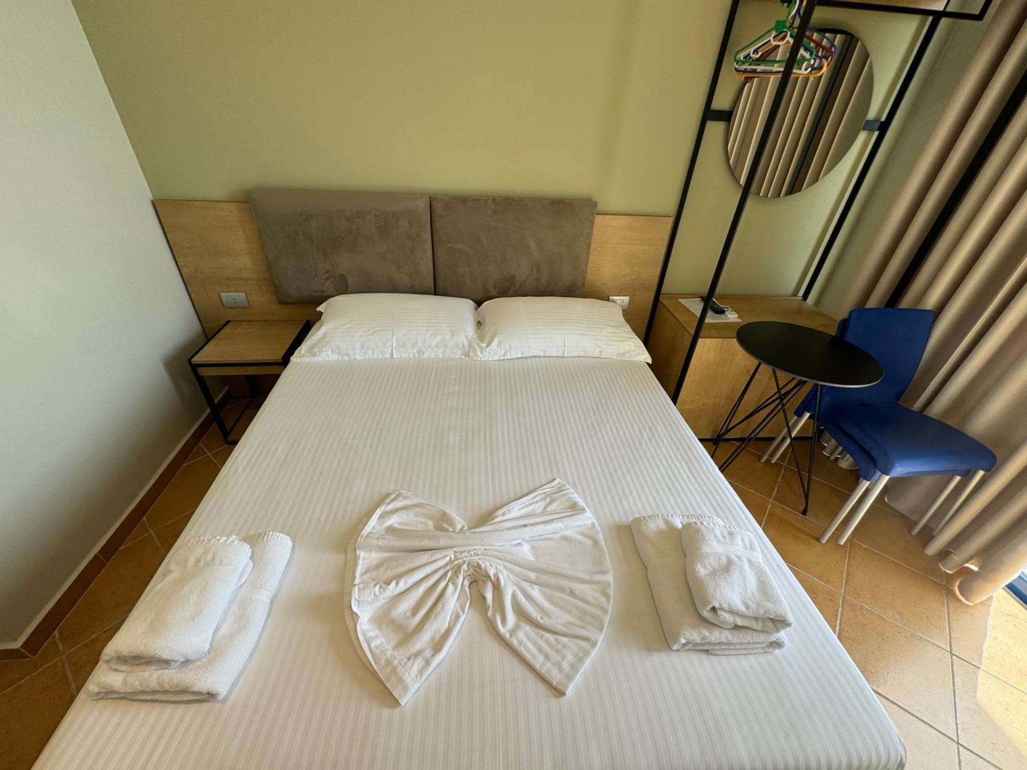 Hotel Cekodhima Radhimë Extérieur photo