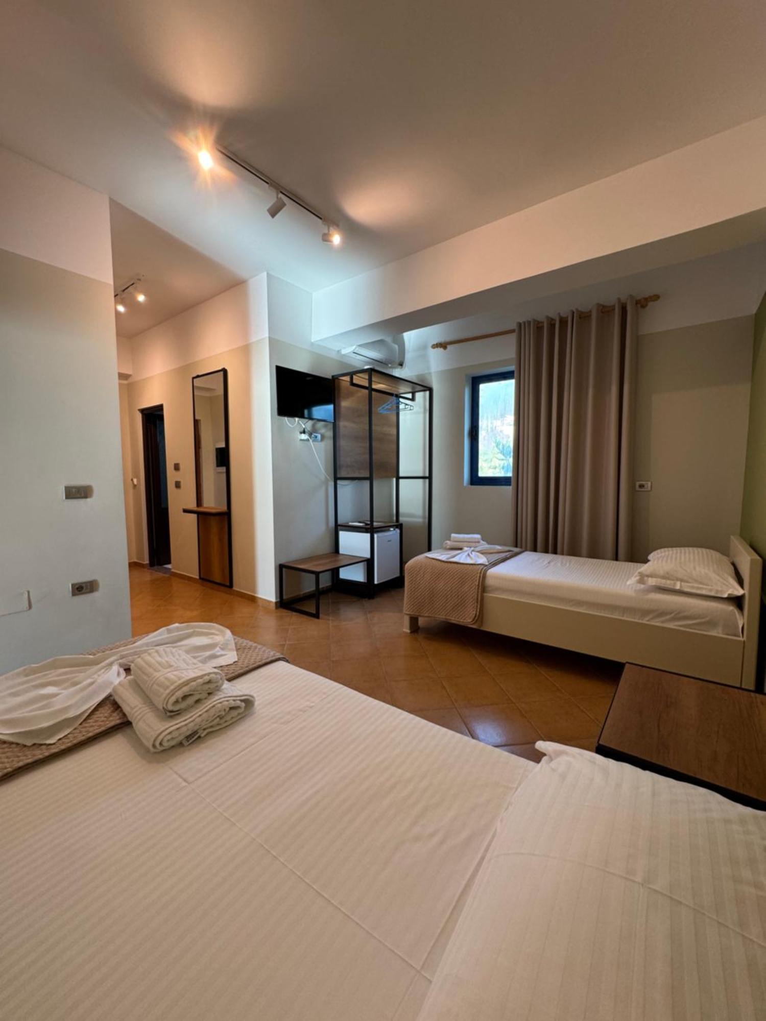 Hotel Cekodhima Radhimë Extérieur photo