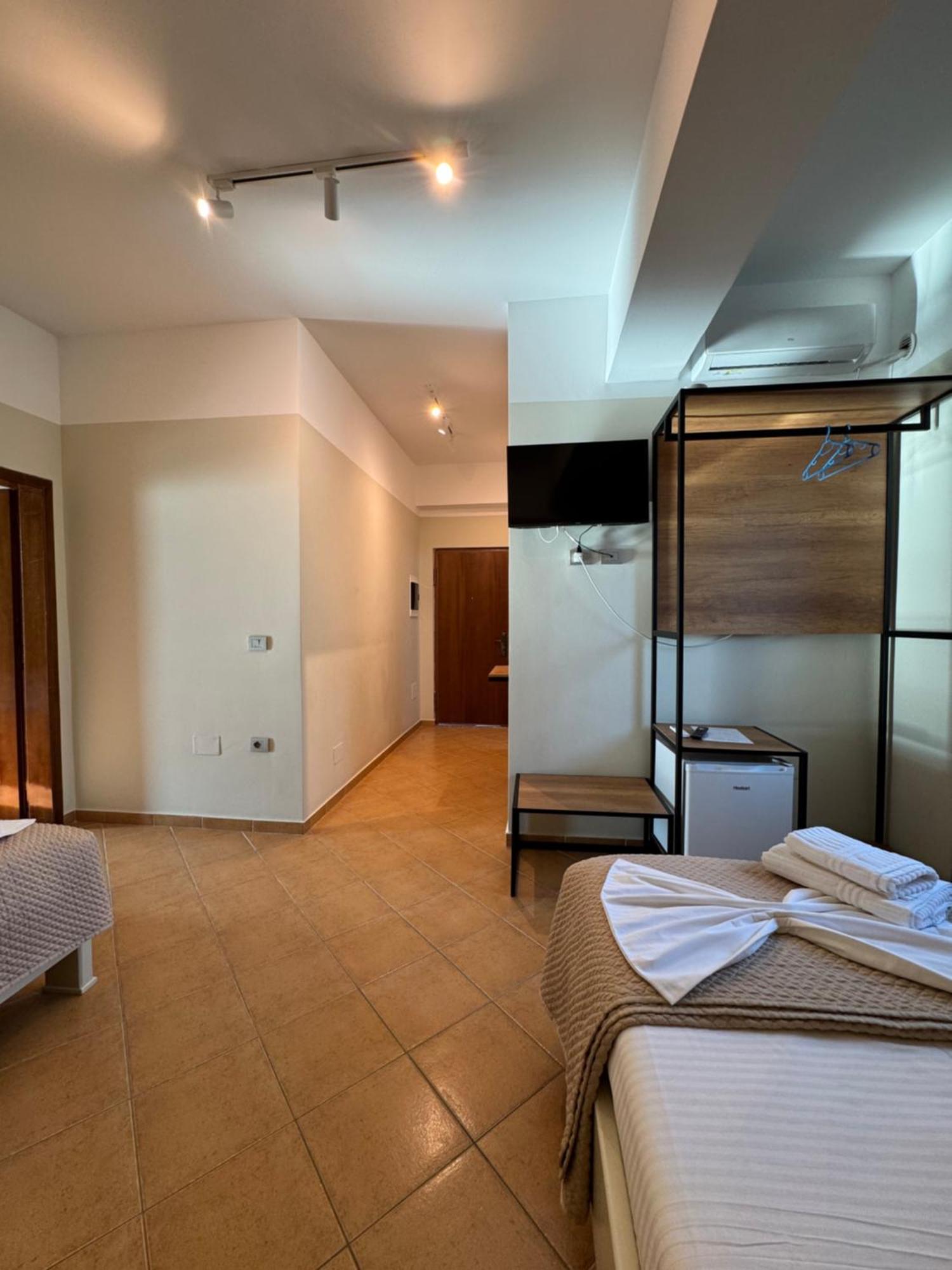 Hotel Cekodhima Radhimë Extérieur photo