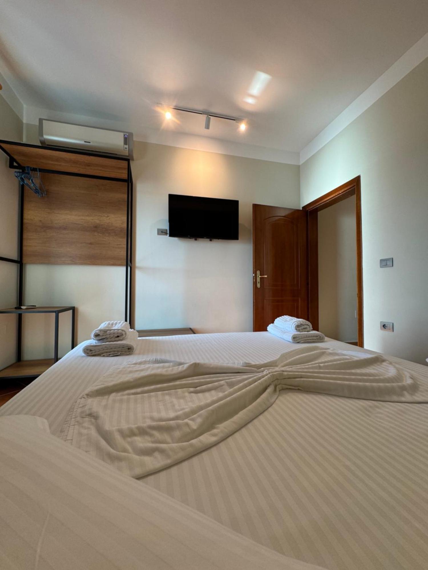 Hotel Cekodhima Radhimë Extérieur photo