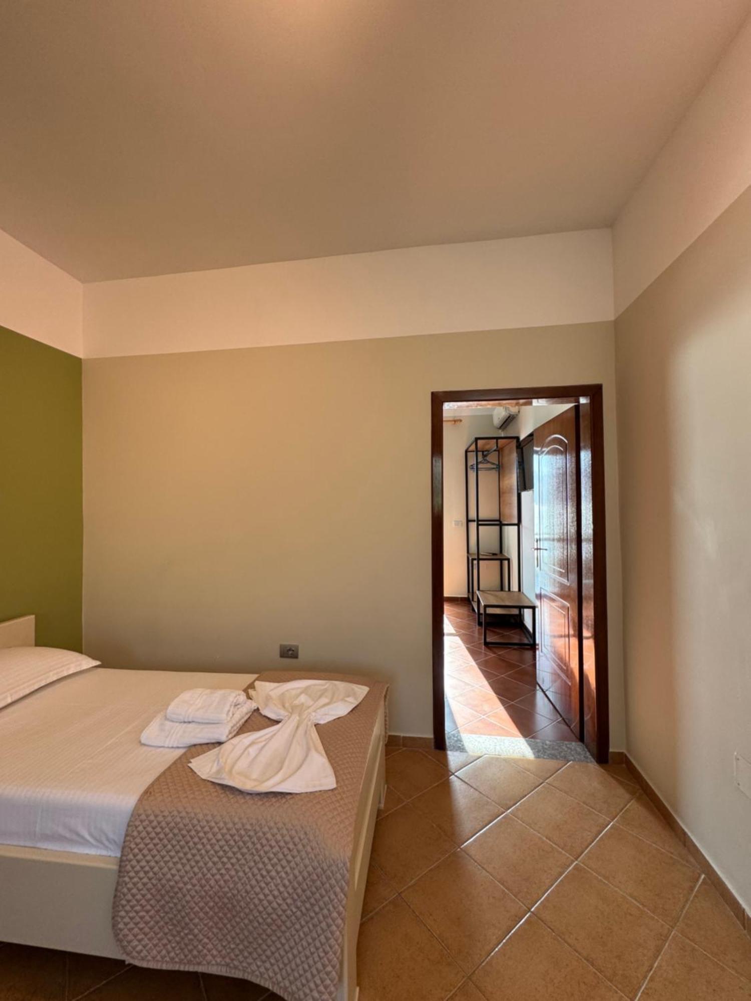 Hotel Cekodhima Radhimë Extérieur photo